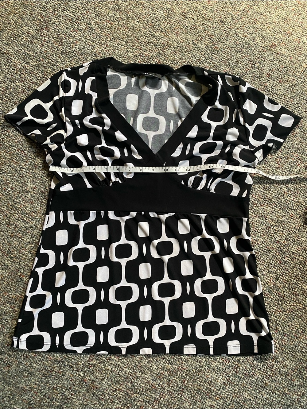 AB Studio Black & White Geometric V-Neck Short Sleeve Top